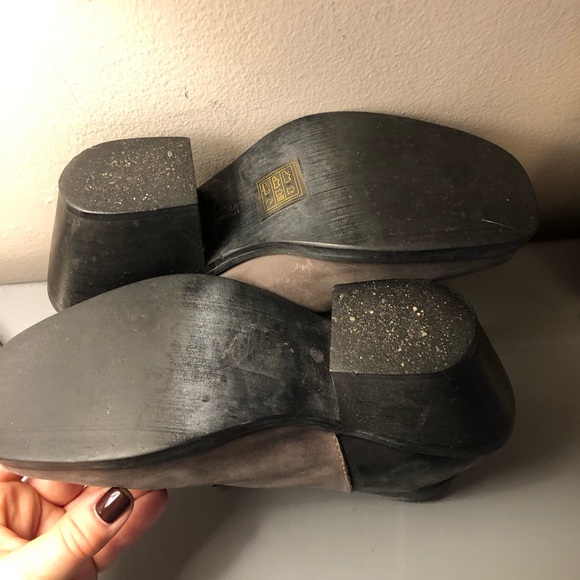 Aldo zip two tone shoe bootie. Size 5. Colours black and grey. - Picture 4 of 6